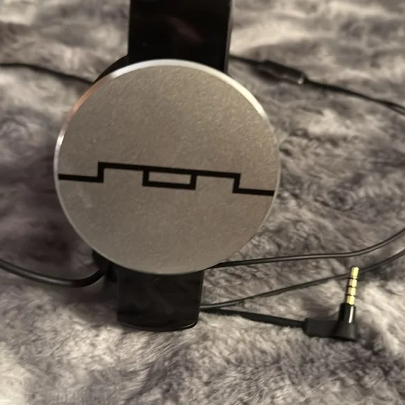 Sol Republic V10 Headphones